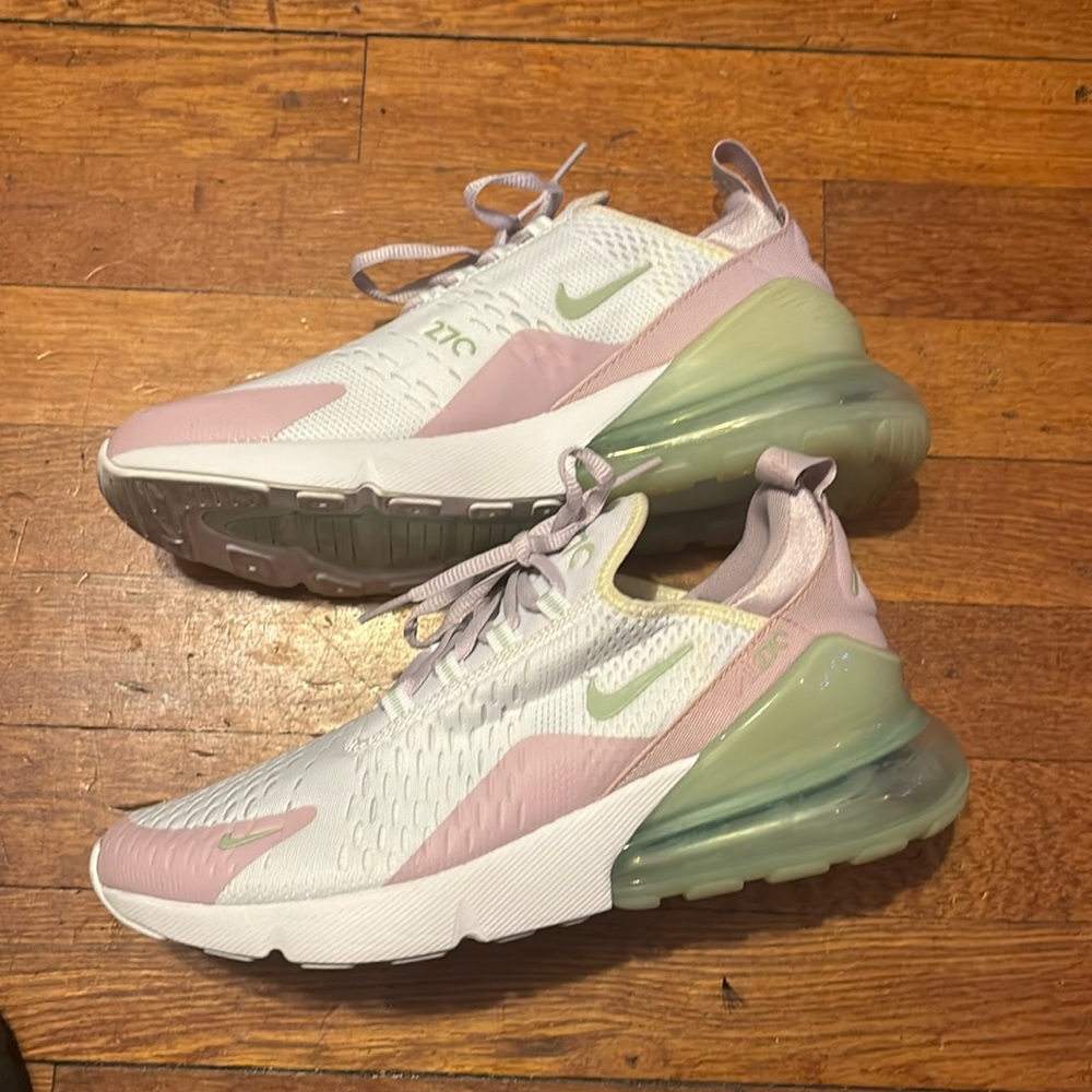 Nike women’s Airmax 270